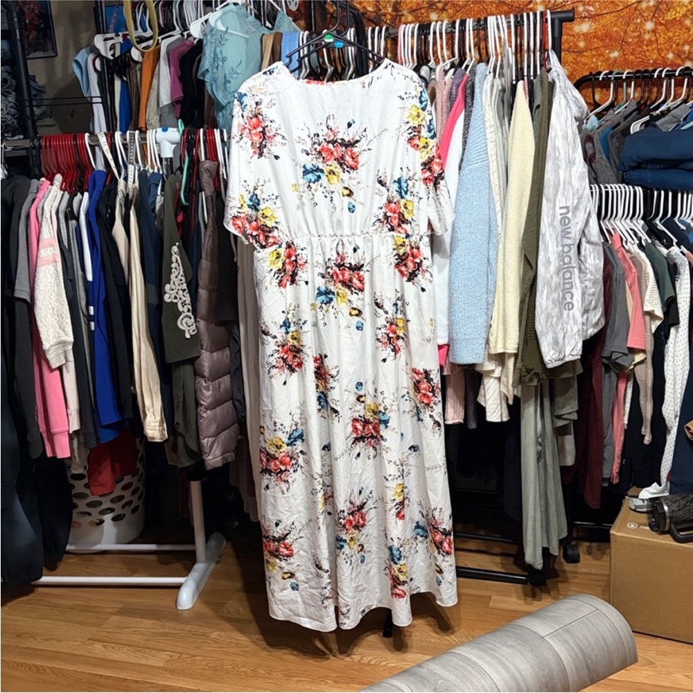 πΈ Floral Wrap Maxi Dress | White | Flutter Sleeves | Size 4X πΈ - Picture 2 of 5